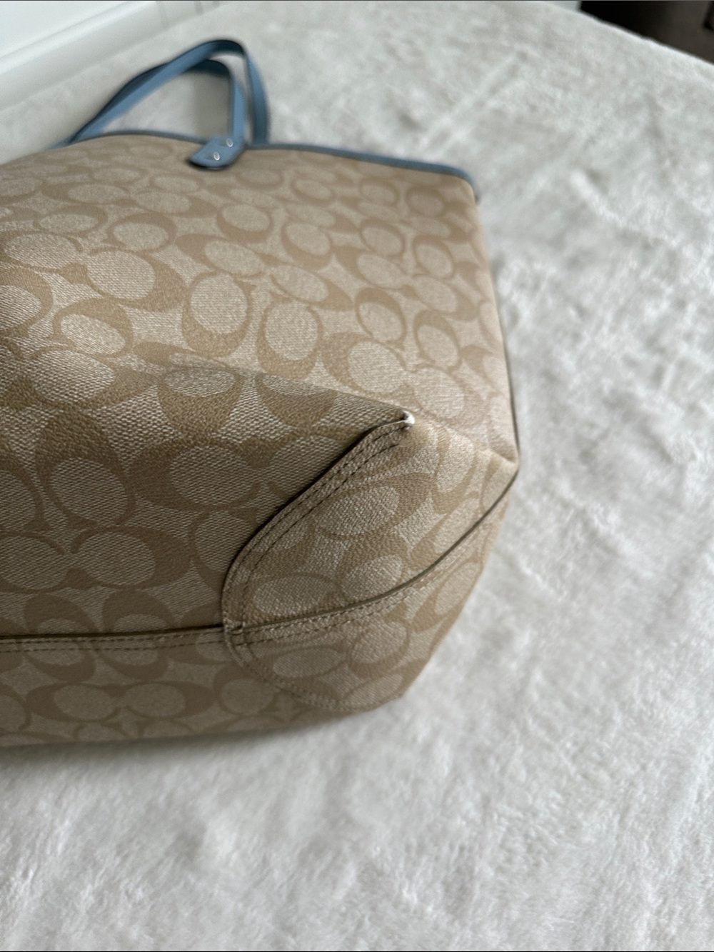 Coach Signature Canvas Tote cream/tan/lt blue w/zipper pouch and keychain tag - Picture 8 of 14
